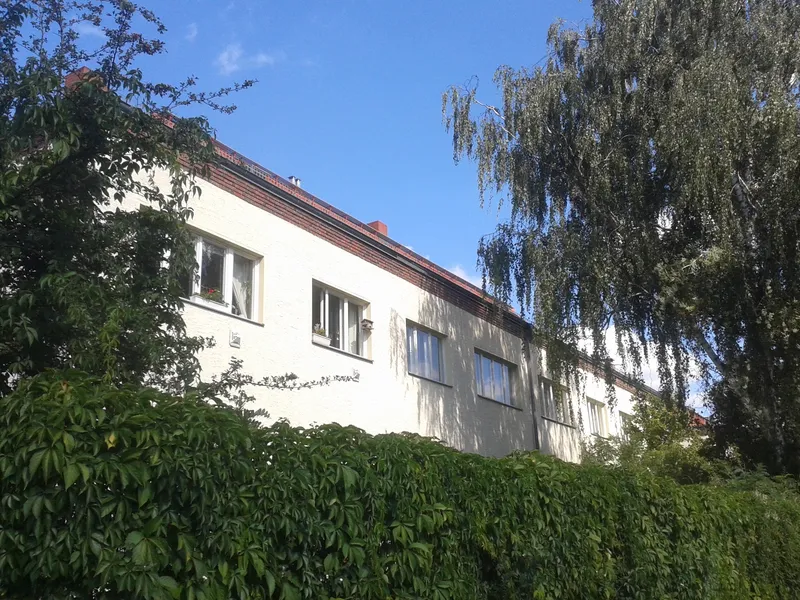 Vollständig renovierte 2,5-Zimmer-Wohnung in denkmalgeschützter Siedlung in Köpenick — photo 1